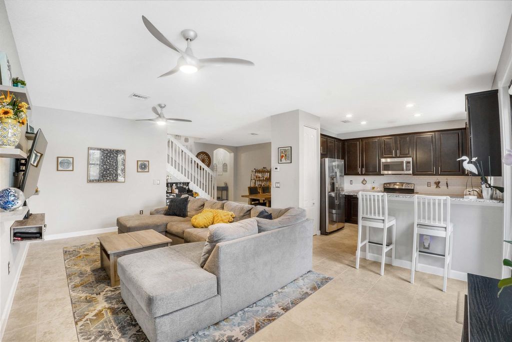 Image 16 of property listing at 8405 Lakeview Trl, Parkland, FL 33076