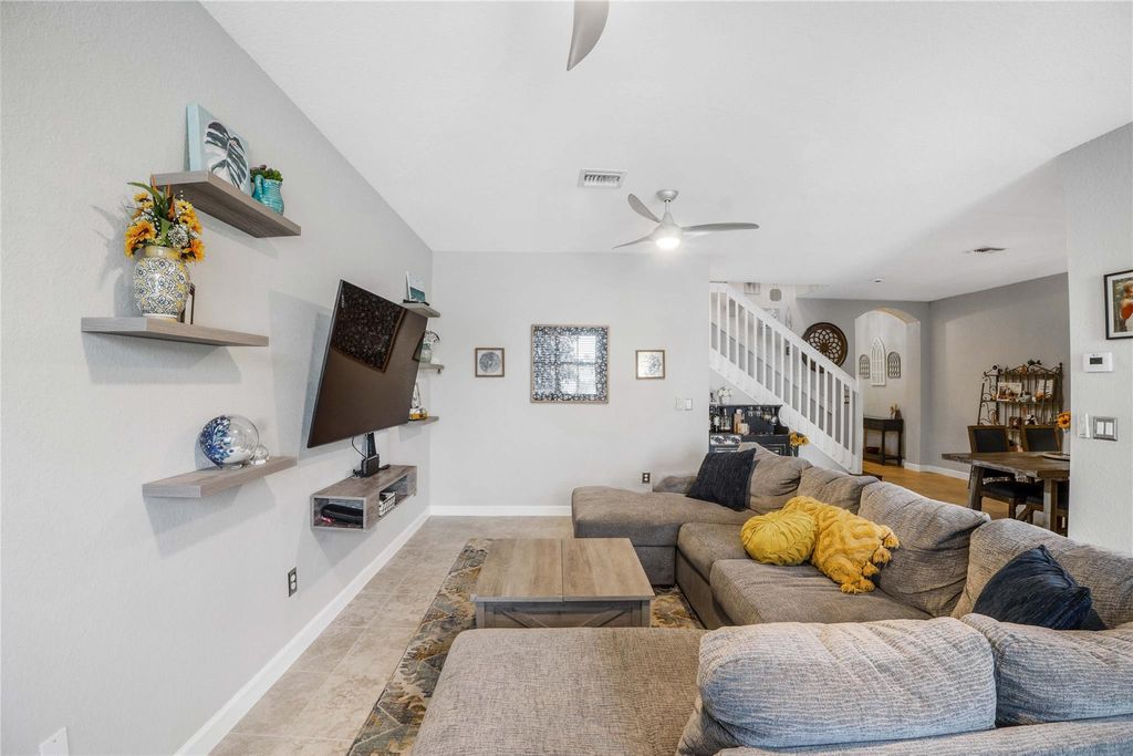 Image 17 of property listing at 8405 Lakeview Trl, Parkland, FL 33076