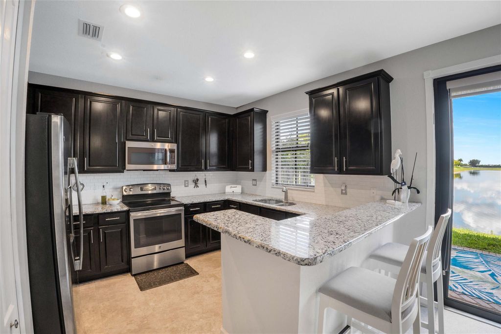 Image 20 of property listing at 8405 Lakeview Trl, Parkland, FL 33076