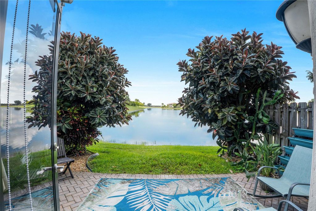 Image 23 of property listing at 8405 Lakeview Trl, Parkland, FL 33076