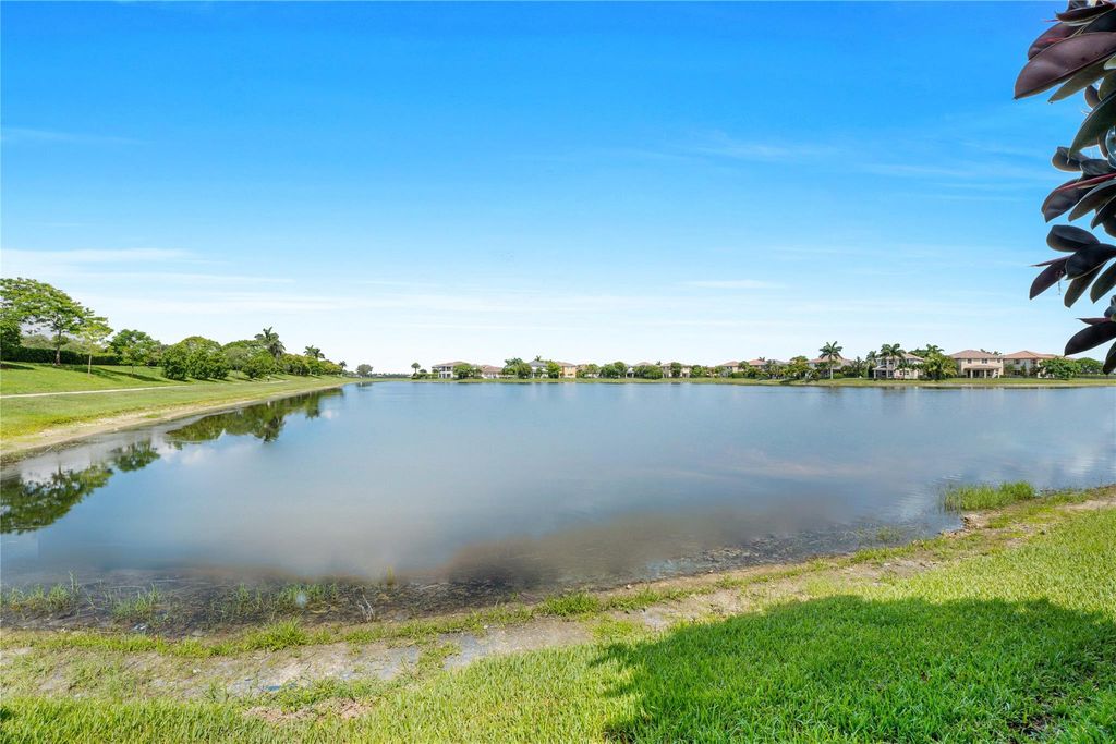 Image 26 of property listing at 8405 Lakeview Trl, Parkland, FL 33076