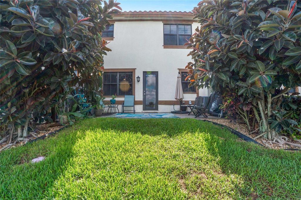 Image 27 of property listing at 8405 Lakeview Trl, Parkland, FL 33076