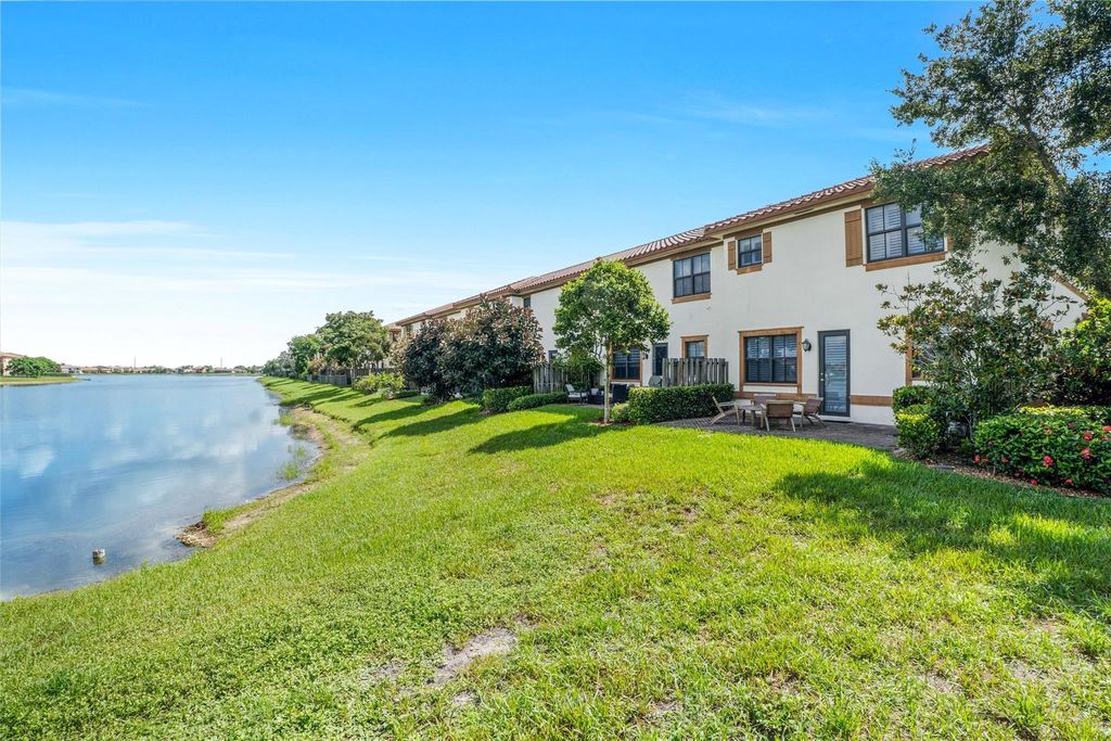 Image 28 of property listing at 8405 Lakeview Trl, Parkland, FL 33076