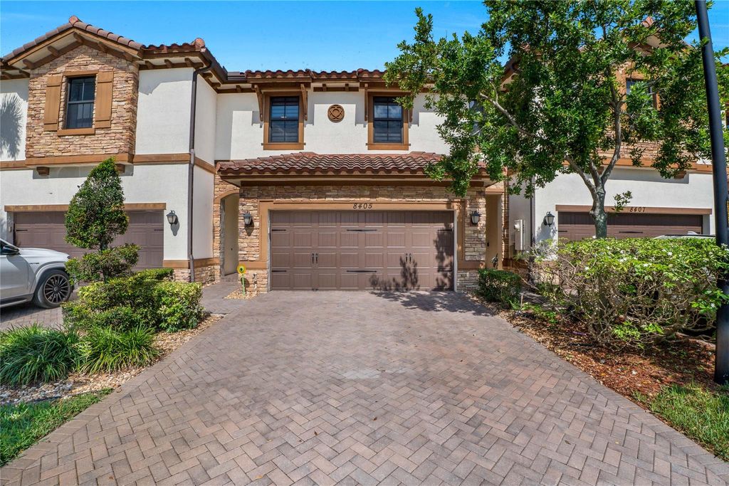 Image 3 of property listing at 8405 Lakeview Trl, Parkland, FL 33076