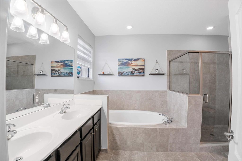 Image 36 of property listing at 8405 Lakeview Trl, Parkland, FL 33076