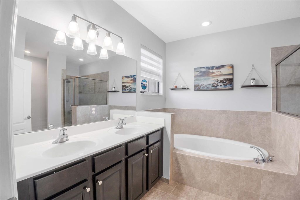 Image 37 of property listing at 8405 Lakeview Trl, Parkland, FL 33076