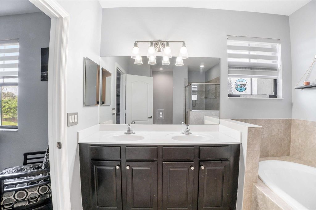 Image 39 of property listing at 8405 Lakeview Trl, Parkland, FL 33076