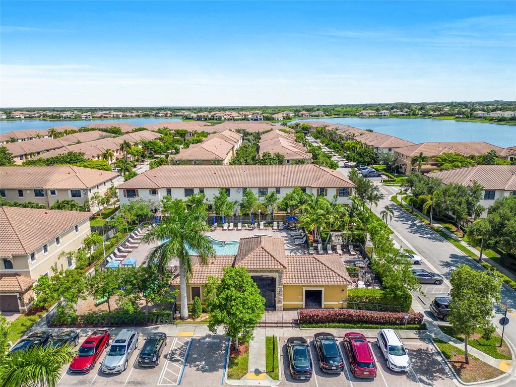 Image 47 of property listing at 8405 Lakeview Trl, Parkland, FL 33076