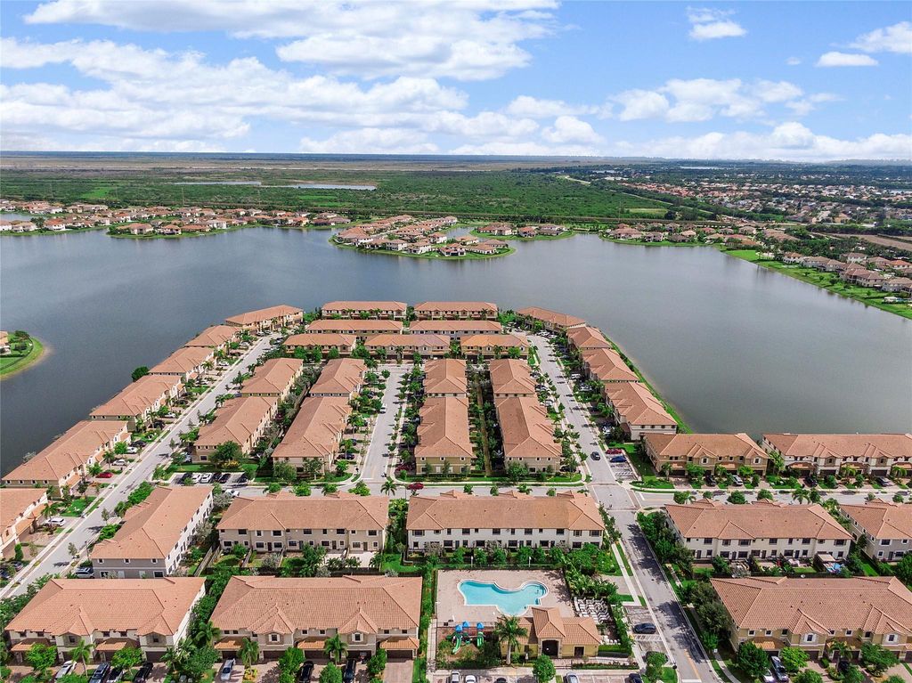 Image 61 of property listing at 8405 Lakeview Trl, Parkland, FL 33076