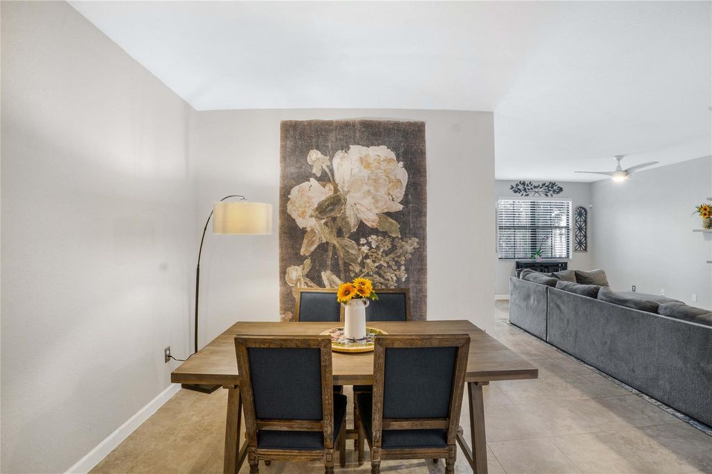 Image 9 of property listing at 8405 Lakeview Trl, Parkland, FL 33076