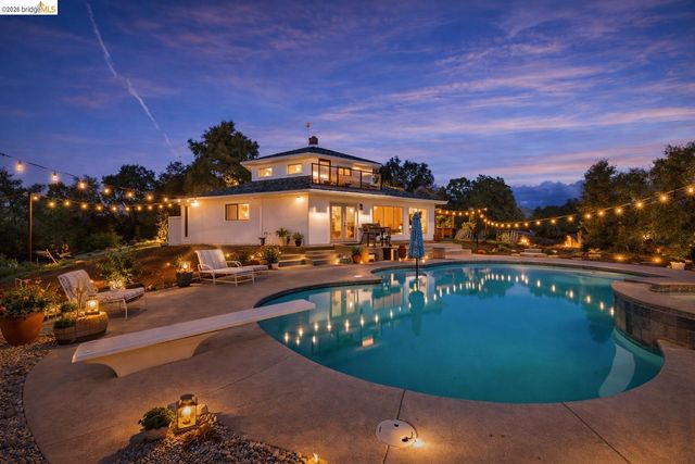 18344 Zeni Ln, Tuolumne, CA 95379