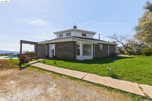 18344 Zeni Ln, Tuolumne, CA 95379