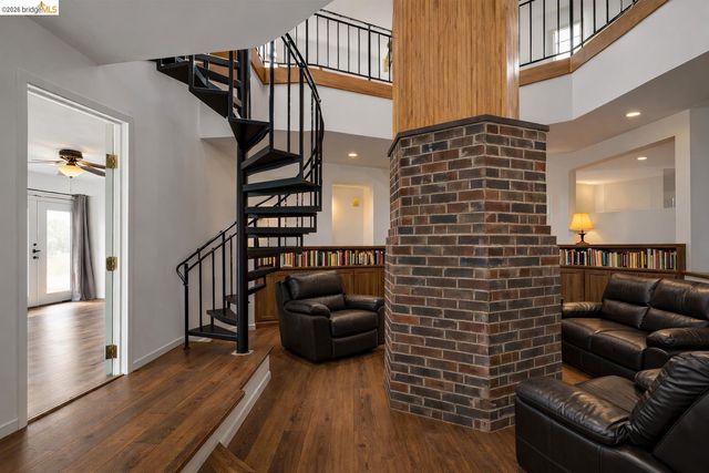 18344 Zeni Ln, Tuolumne, CA 95379