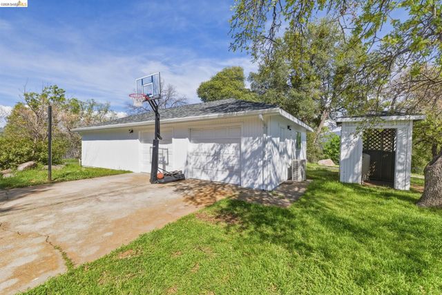 18344 Zeni Ln, Tuolumne, CA 95379