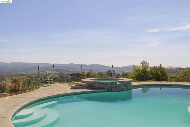 18344 Zeni Ln, Tuolumne, CA 95379