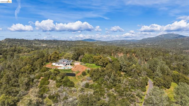 18344 Zeni Ln, Tuolumne, CA 95379