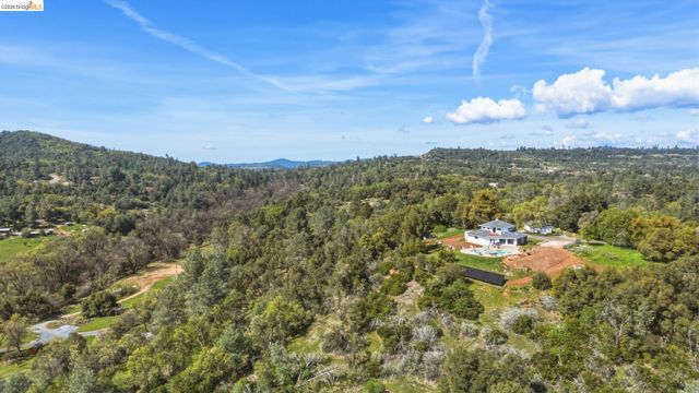 18344 Zeni Ln, Tuolumne, CA 95379