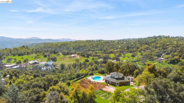 18344 Zeni Ln, Tuolumne, CA 95379