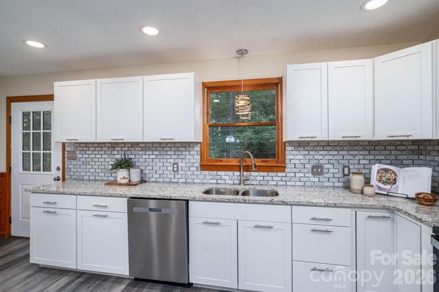 2525 Big Horn Drive, Morganton, NC 28655