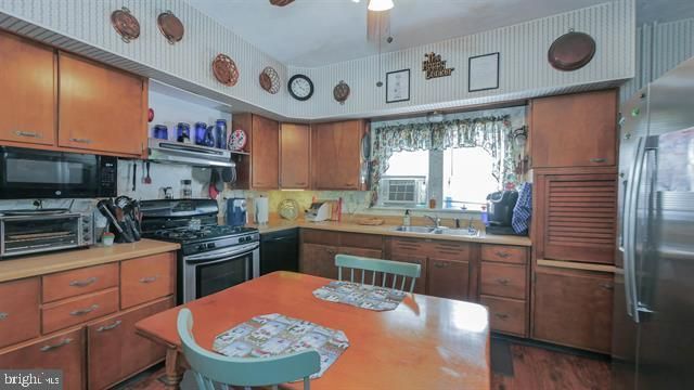 15 W BOLTON AVE, Absecon, NJ 08201