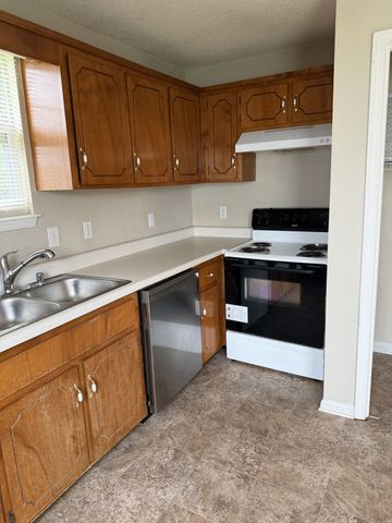928 Van Buren Ave, Oak Grove, KY 42262