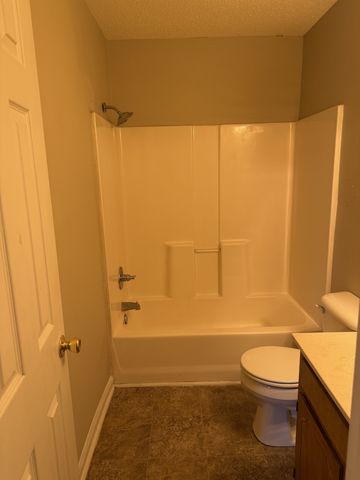 928 Van Buren Ave, Oak Grove, KY 42262