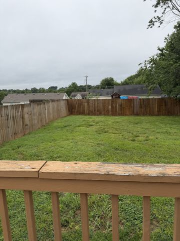 928 Van Buren Ave, Oak Grove, KY 42262