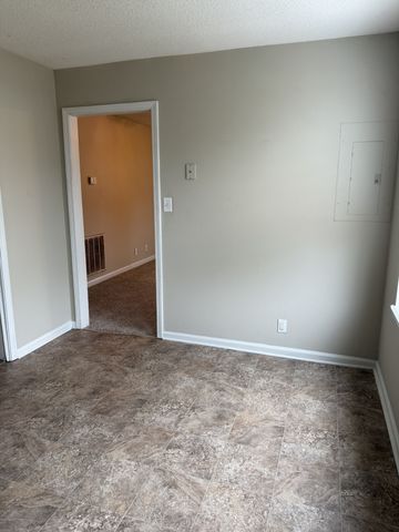 928 Van Buren Ave, Oak Grove, KY 42262