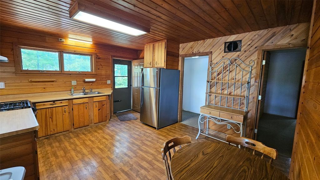 Image 8 of property listing at 3555 N Birch Lane, Radisson, WI 54867