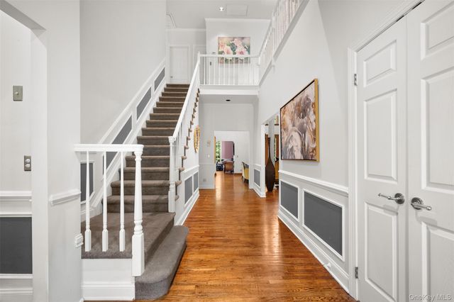 10 Swan Court, Glen Cove, NY 11542