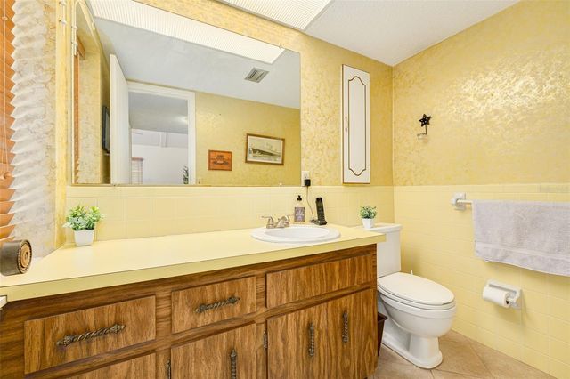 2101 SUNSET POINT ROAD 1305, Clearwater, FL 33765