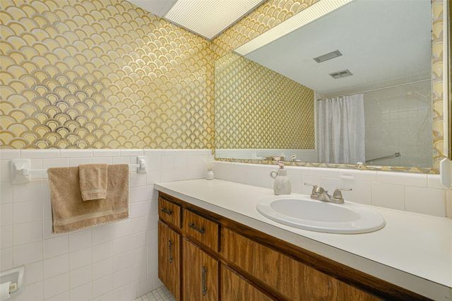 2101 SUNSET POINT ROAD 1305, Clearwater, FL 33765