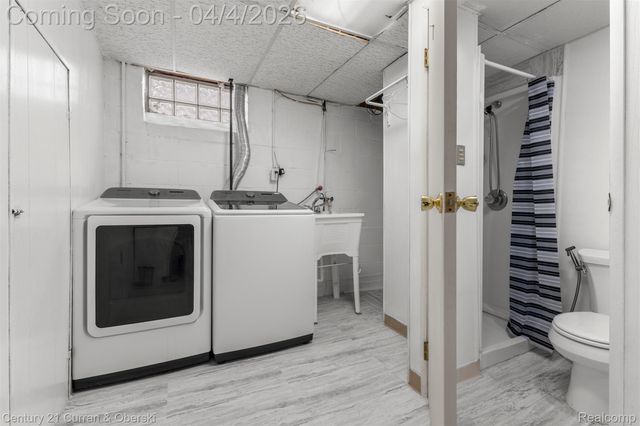 22801 Buckingham Street, Dearborn, MI 48128