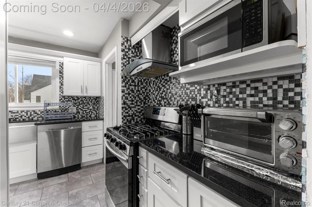 22801 Buckingham Street, Dearborn, MI 48128