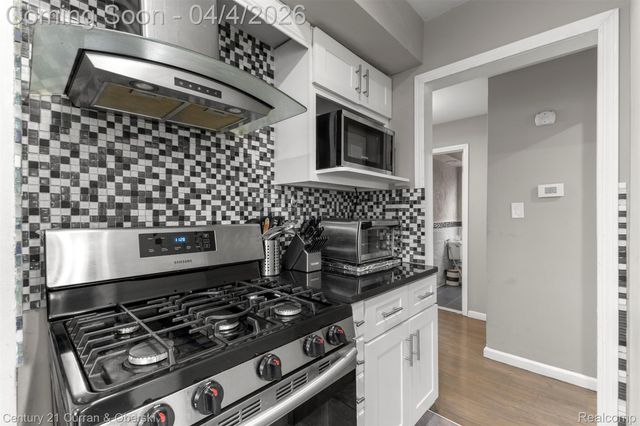 22801 Buckingham Street, Dearborn, MI 48128