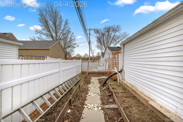 22801 Buckingham Street, Dearborn, MI 48128