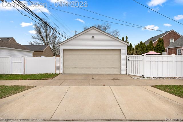 22801 Buckingham Street, Dearborn, MI 48128