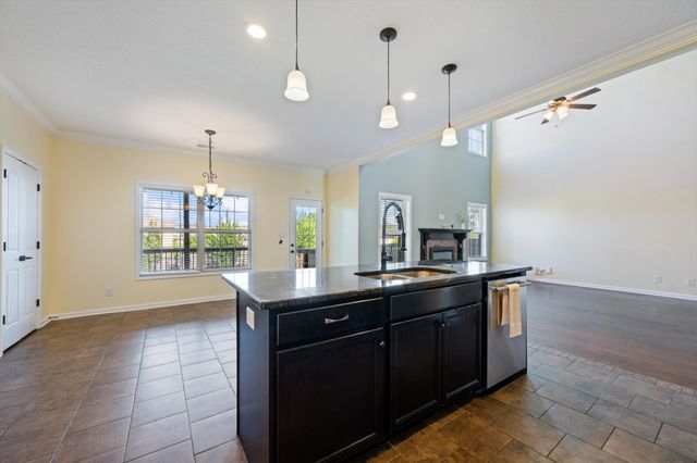668 Sturdivant Dr, Clarksville, TN 37042