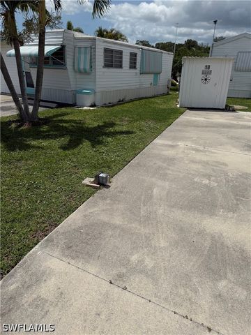 18 Jade DR, Naples, FL 34114