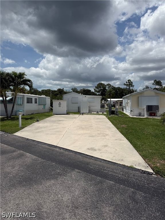 18 Jade DR, Naples, FL 34114