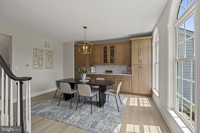 6 SKYLINE CIR, Sewell, NJ 08080