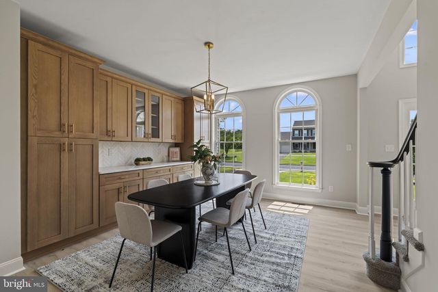 6 SKYLINE CIR, Sewell, NJ 08080