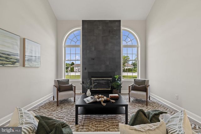 6 SKYLINE CIR, Sewell, NJ 08080