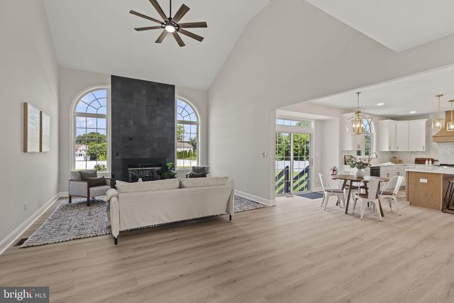 6 SKYLINE CIR, Sewell, NJ 08080