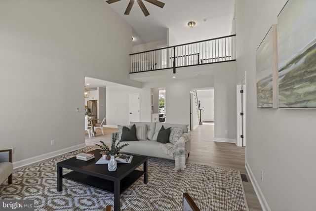 6 SKYLINE CIR, Sewell, NJ 08080