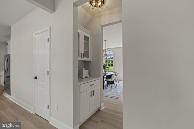 6 SKYLINE CIR, Sewell, NJ 08080