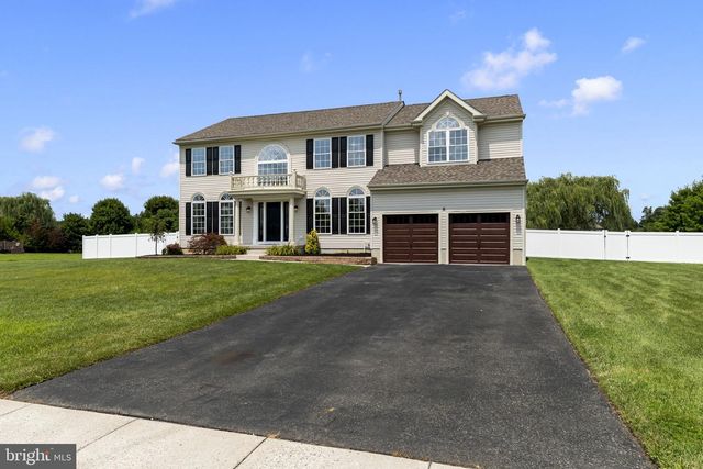 6 SKYLINE CIR, Sewell, NJ 08080
