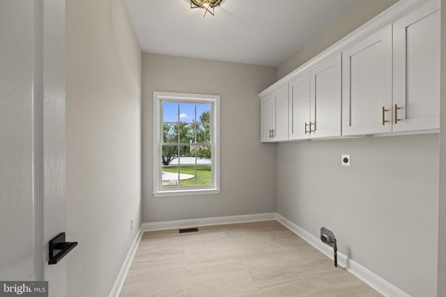 6 SKYLINE CIR, Sewell, NJ 08080