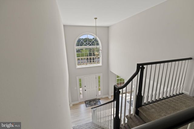 6 SKYLINE CIR, Sewell, NJ 08080