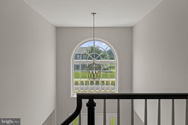 6 SKYLINE CIR, Sewell, NJ 08080